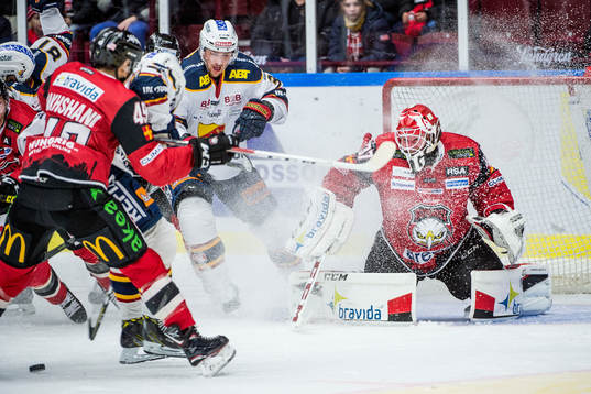 Djurgårdens Linus Johansson och Daniel Brodin mot Malmö