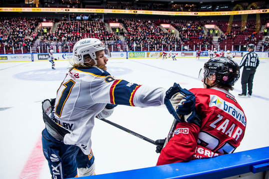 Djurgårdens Axel Jonsson Fjällby och Malmö Redhawks