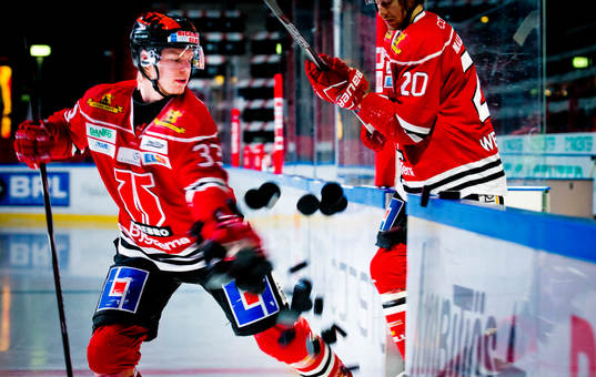 Örebros Christopher Mastomäki välter ner matchpuckarna