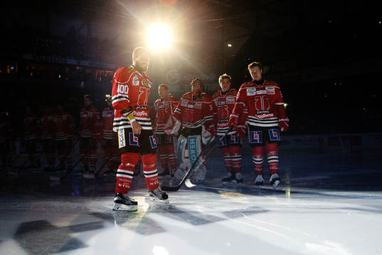 e match och hyllas