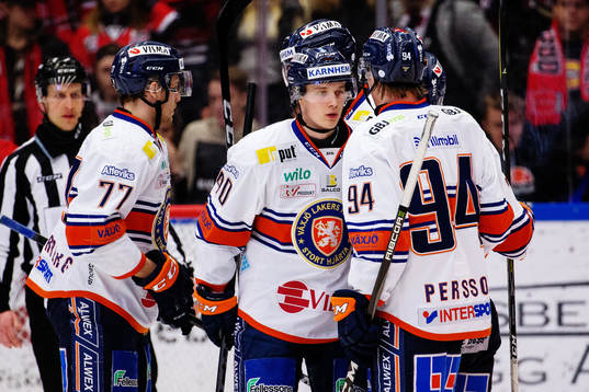 Växjös Elias Pettersson jublar med Pontus Netterberg och