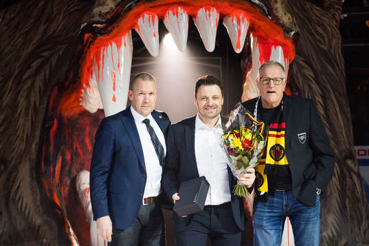Stefan Nilsson, Luleås sportchef (tv) hyllar Torbjörn