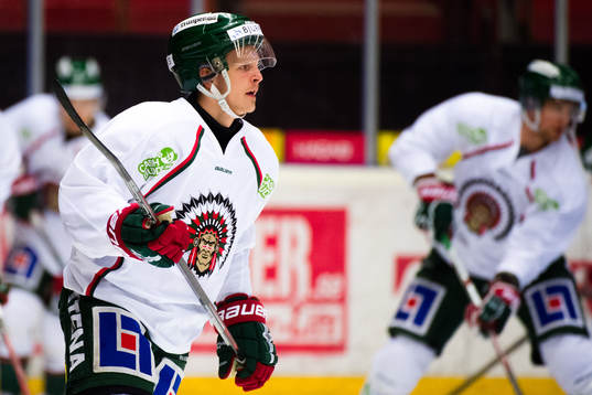 Frölundas Max Friberg före ishockeymatchen i SHL mellan