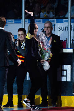 Sara McManus uppmärksammas för sitt OS-guld i Curling