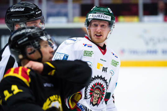 Brynäs Kevin Clark  och Frölundas Simon Hjalmarsson