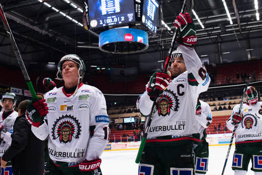 Frölundas Victor Olofsson och Joel Lundqvist jublar