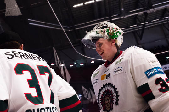 Frölundas målvakt Johan Mattsson jublar