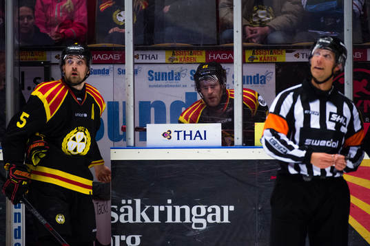Brynäs Lukas Kilström och Jörgen Sundqvist inväntar
