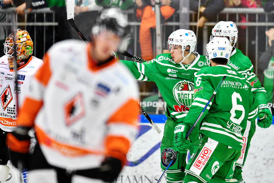 Rögles Balint Horvarth jublar med lagkamrater