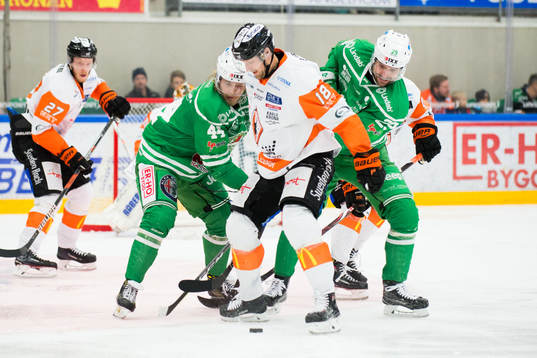 Karlskronas Emil Larsson mot Rögles Olle Liss och Daniel