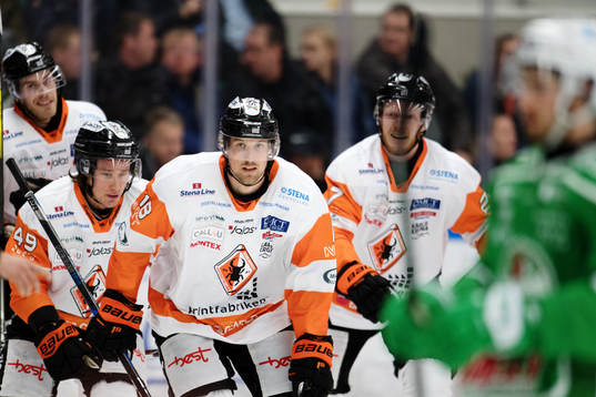 Karlskronas Emil Larsson jublar
