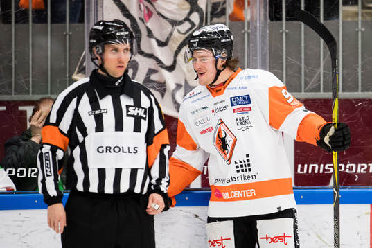 Karlskronas Carl Persson jublar