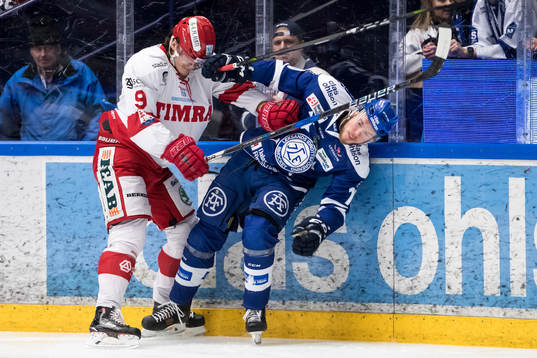 Timrås Didrik Strömberg och Leksands Matt Carey  i