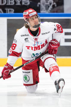Timrås Jacob Olofsson i ishockeymatchen i