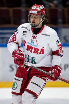 Timrås Jacob Olofsson i ishockeymatchen i