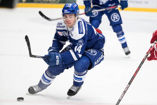 Leksands Oskar Lang  i ishockeymatchen i Hockeyallsvenskan