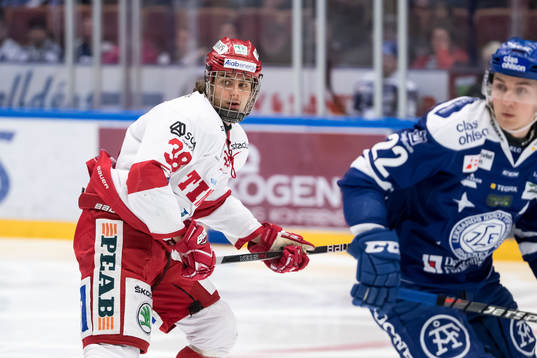 Timrås Jacob Olofsson i ishockeymatchen i