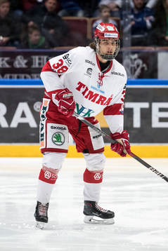 Timrås Jacob Olofsson i ishockeymatchen i