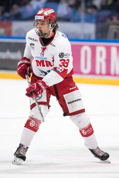 Timrås Jacob Olofsson i ishockeymatchen i