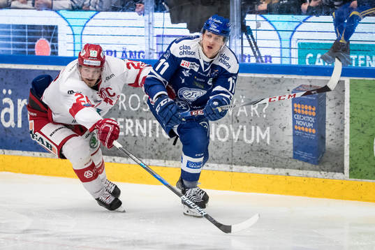 Timrås Hampus Larsson och Leksands Martin Karlsson  i