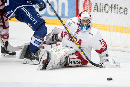Timrås målvakt Henrik Haukeland  i ishockeymatchen i