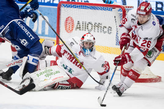 Timrås målvakt Henrik Haukeland och Hampus Larsson i