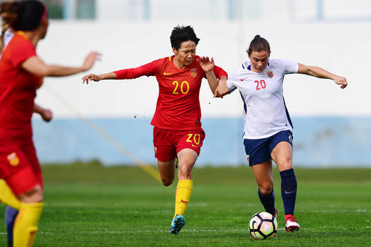 Kinas Zhang Rui och Norges Emilie Bosshard Haavi