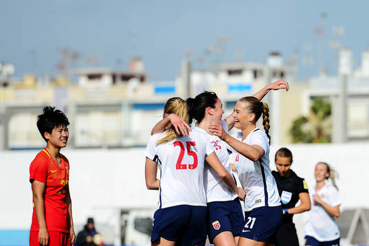 Norges Synne Sofie Kinden Jensen, Lisa-Marie Karlseng