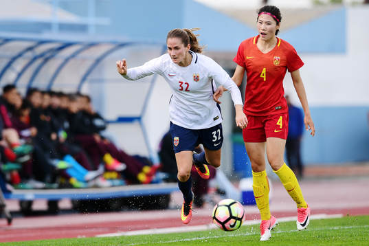 Norges Ingrid Ryland och Kinas Xue Jiao
