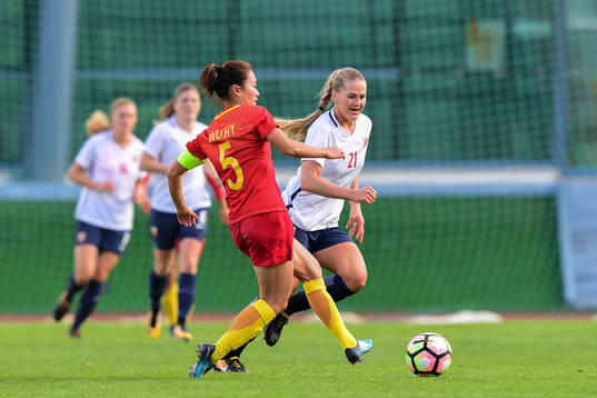 Kinas Wu Haiyan och Norges Lisa-Marie Karlseng Utland