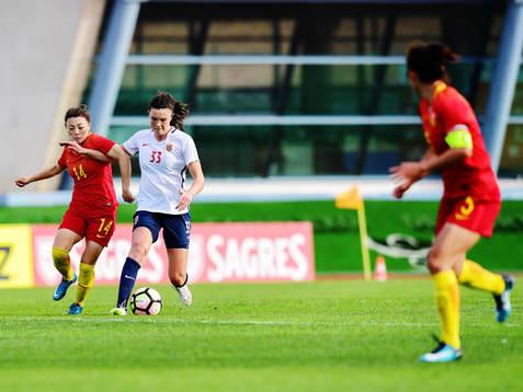 Kinas Xu Yanlu och Norges Ingrid Syrstad Engen i kamp om
