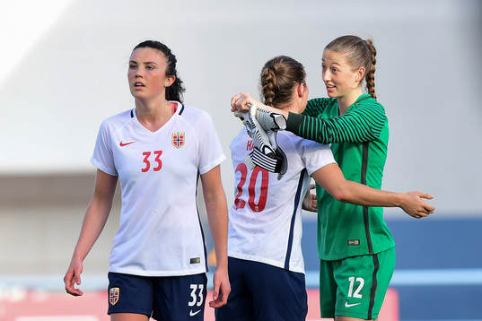 Norges Ingrid Syrstad Engen, Emilie Bosshard Haavi och