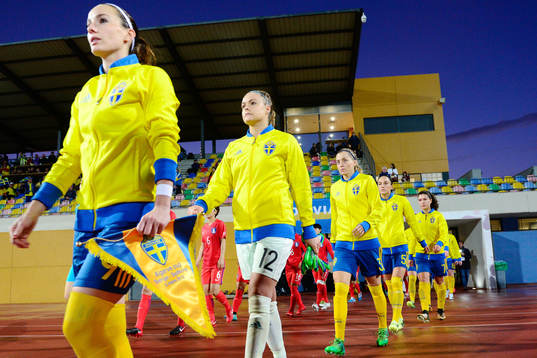 Sveriges Kosovare Asllani, målvakt Hilda Carlén, Linda