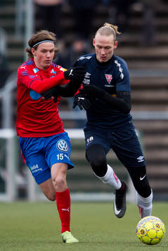 Helsingborgs Max Svensson jagar Tvååkers Alexander