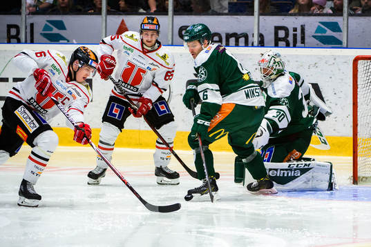 Örebros Lukas Pilö och Sakari Manninen mot Färjestads