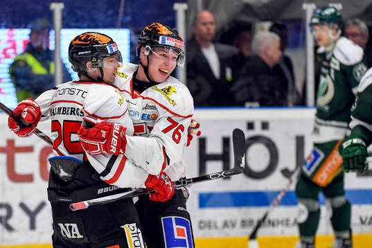 Örebros Jere Sallinen och Kalle Olsson jublar