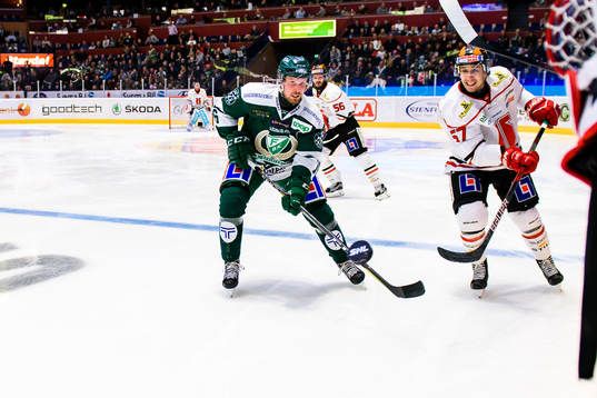 Färjestads Alexander Johansson och Örebros Daine Todd