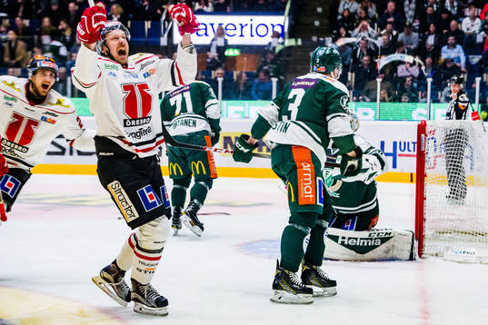Örebros Anton Hedman och Marcus Weinstock jublar