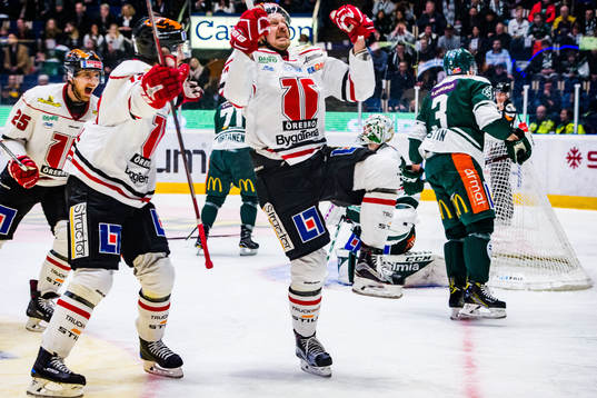 Örebros Anton Hedman och Marcus Weinstock jublar