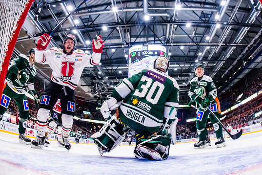 Örebros Joakim Andersson jublar