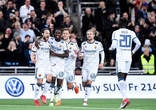 Djurgårdens Kevin Walker jublar med lagkamrater