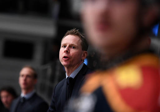 Djurgårdens tränare Robert Ohlsson i ishockeymatchen