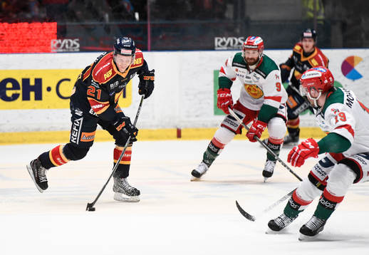 Djurgårdens Andreas Engqvist i ishockeymatchen mellan