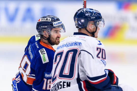 Växjös Andrew Calof pratar med Linköpings Nick Sörenssen