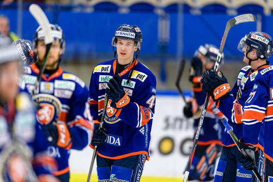 Växjös Elias Pettersson jublar