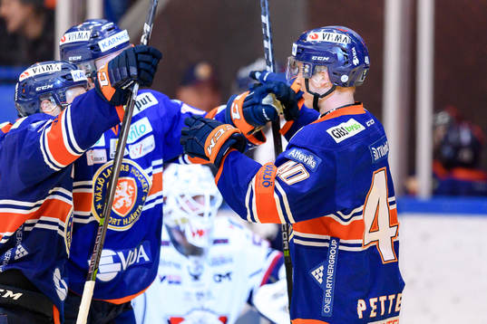 Växjös Elias Pettersson jublar