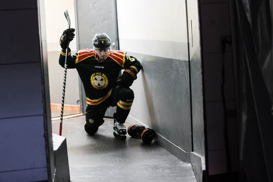 Brynäs Aaron Palushaj innan ishockeymatchen i SHL mellan
