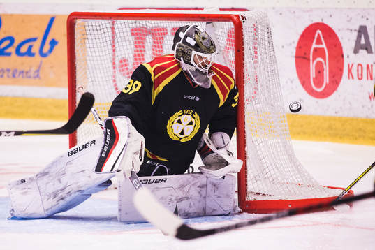 Brynäs målvakt Linus Fernström
