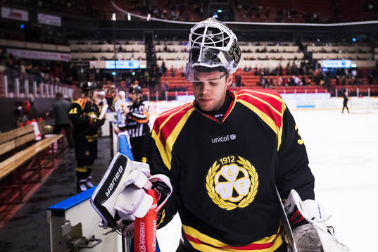 Brynäs målvakt Linus Fernström