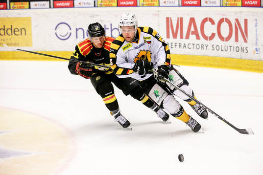 Skellefteås Mark Katic och Brynäs Drew Miller